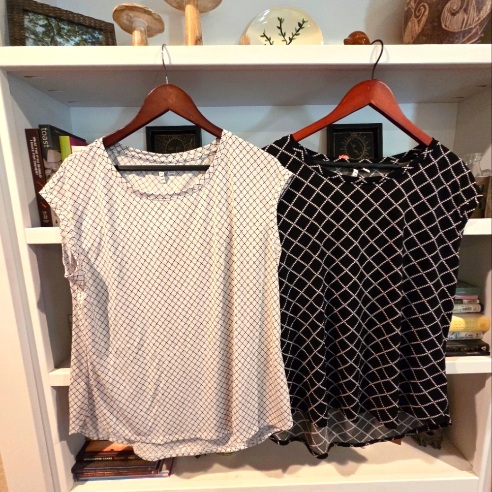 2 For 10$!! Elle Black and White Geometric Blouses Size L - Both For 10$